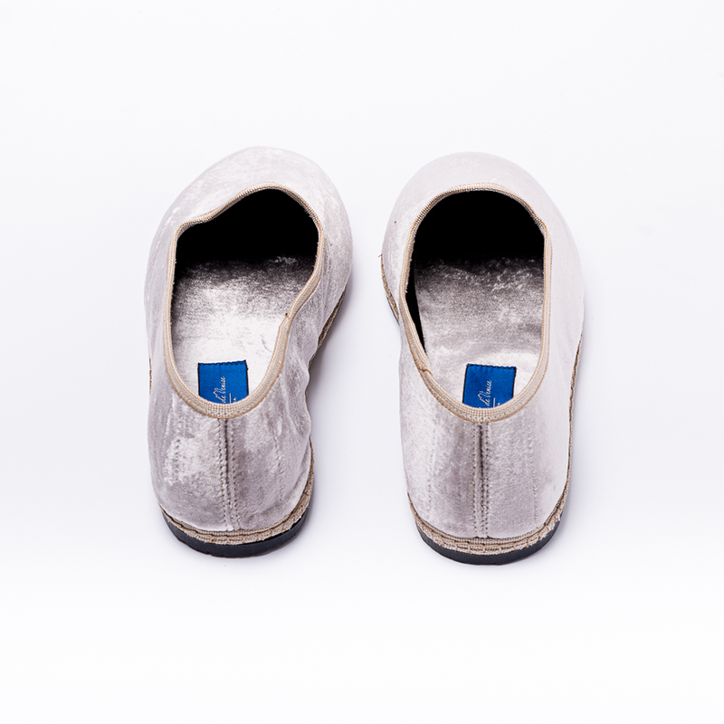 Friulane - Silky Velvet Iridescent Light Grey | Light Grey Braid