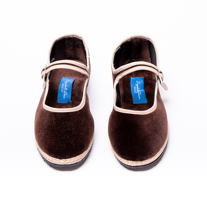 Mary Jane – Braun | Naturfarbener Zopf 