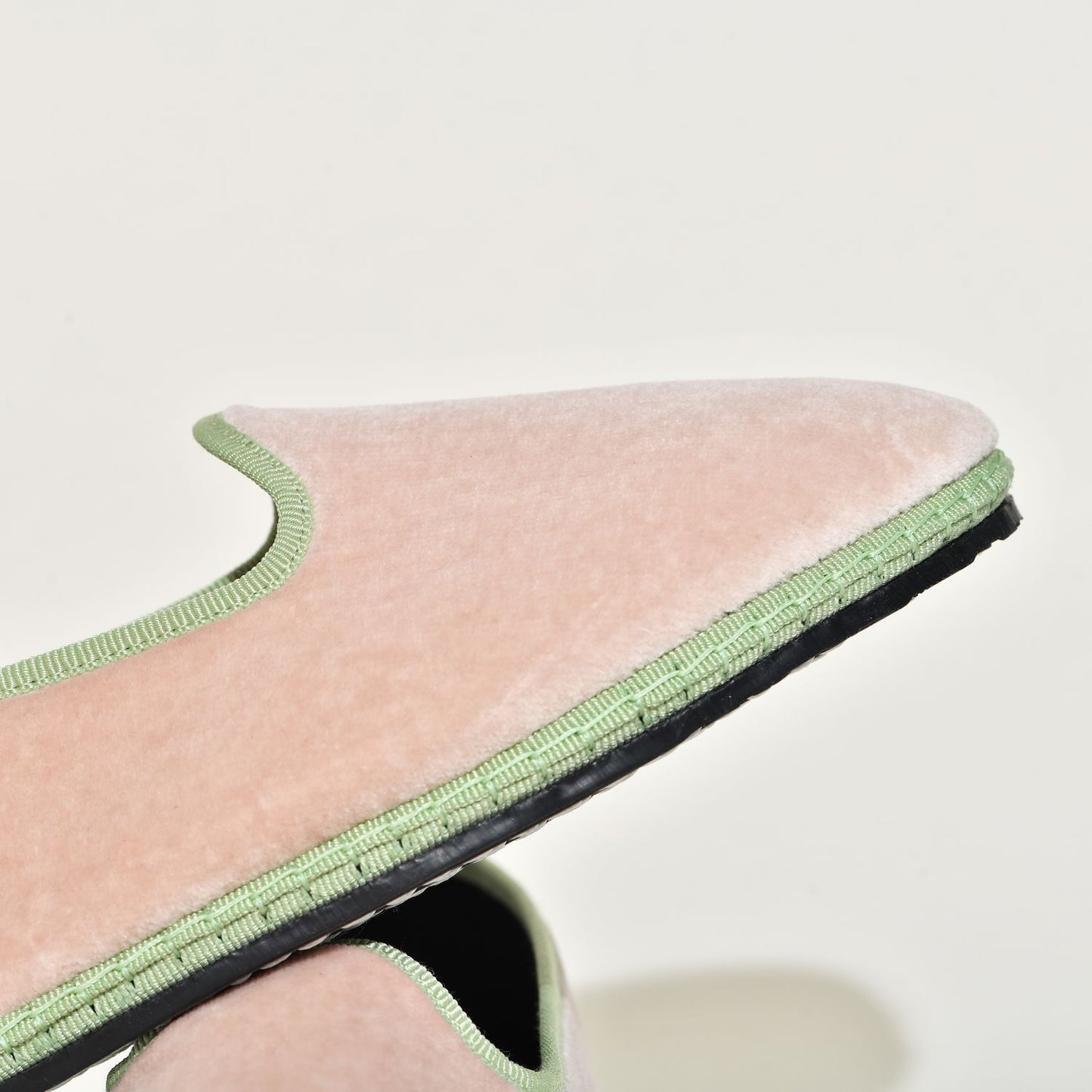 Friulane classique - Velours rose pastel I ganse vert